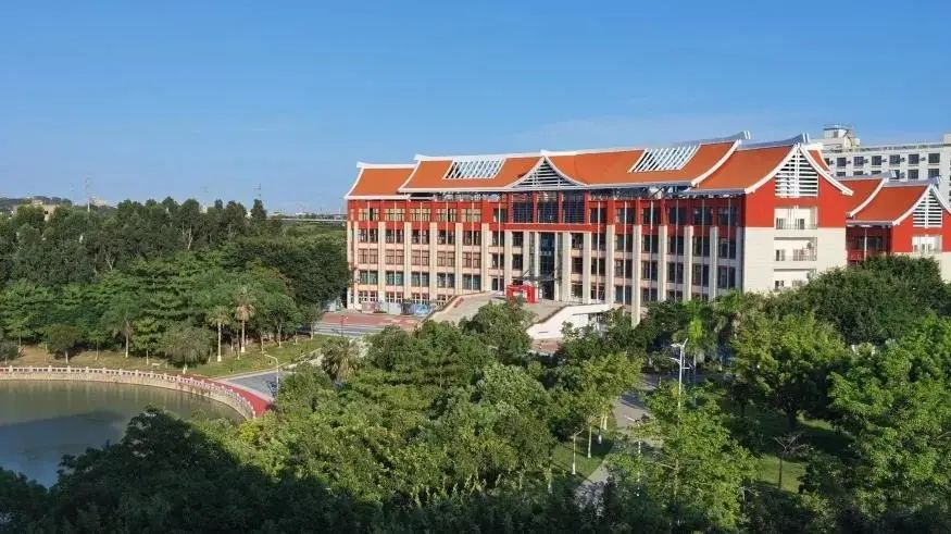 DAVC凭借深厚技术底蕴与前沿产品，深度参与厦门海洋学院演播室的专业音视频产品搭配